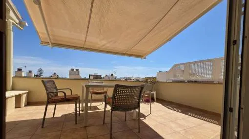 Ático atractivo con vistas al mar y cerca de la playa en Colònia de Sant Jordi