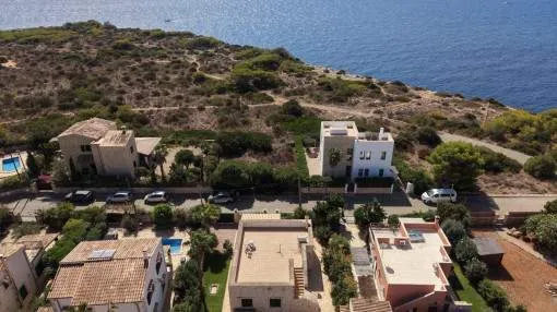 Casa completamente reformada en segunda línea de mar con vistas al mar en Es Cap des Moro