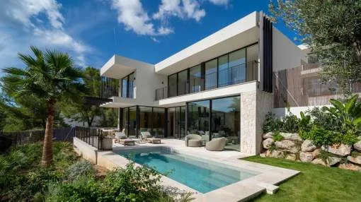 Vivir con estilo – Villa de diseño de obra nueva con piscina y jardín en un exclusivo complejo de villas sobre Paguera