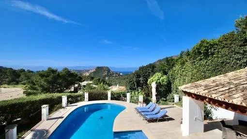 Generously-sized villa with 4 bedrooms, pool and panoramic views in Port d'Andratx Generously-sized villa with 4 bedrooms, pool and panoramic views in Port d'Andratx