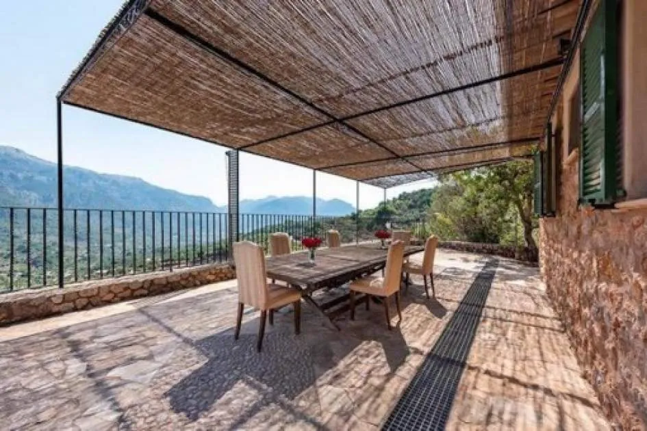 Finca in a sunny location in Fornalutx with breathtaking views