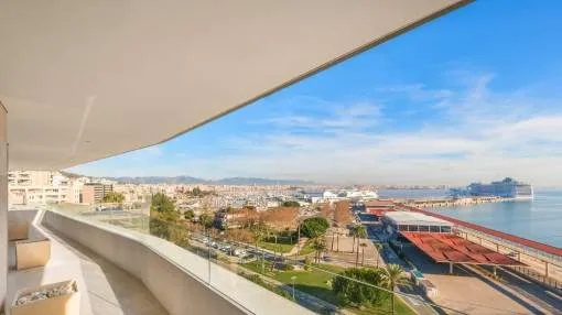 Luxurious apartment in an exclusive area on the Paseo Maritimo with 360° panoramic sea views