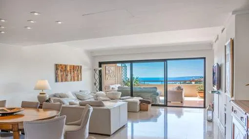 Spacious penthouse with private roof terrace and breathtaking sea views in Bendinat