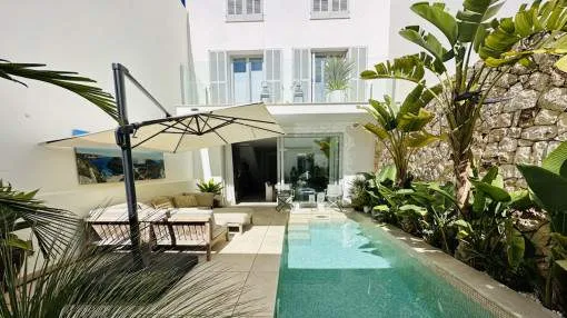 Elegant townhouse with pool, large roof terrace and far-reaching views to the sea in Portcolom