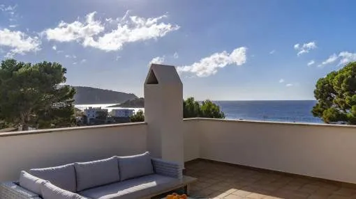 Spacious sea-view apartment with garden in a quiet residential community in Sant Elm