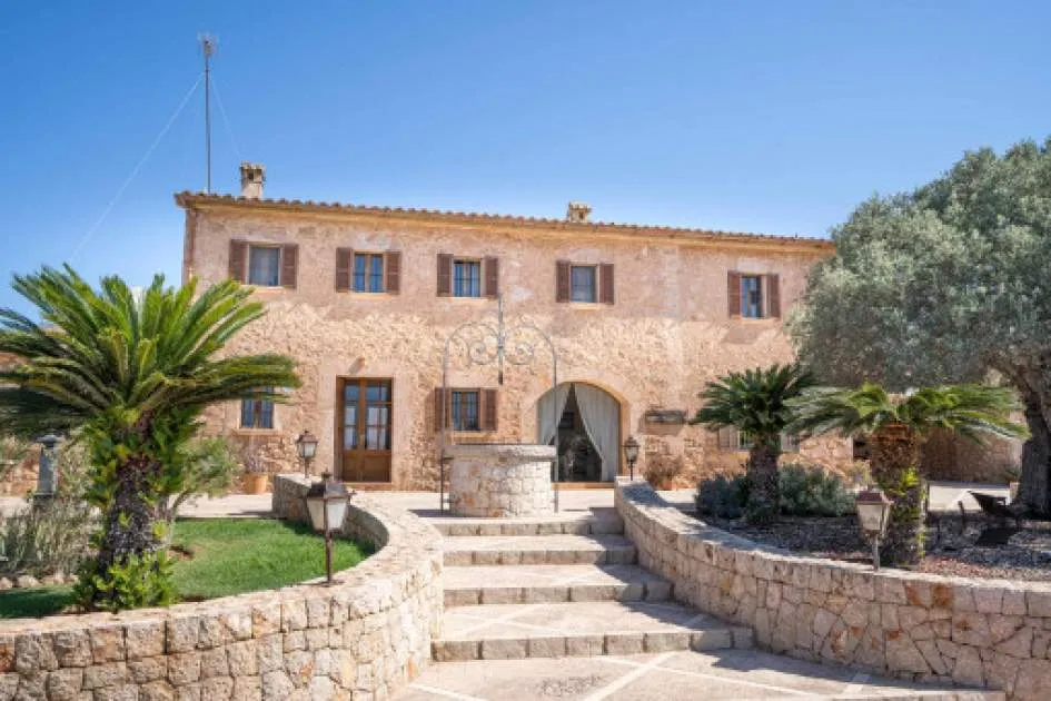 Mallorcan natural stone house on a large plot with pool near L’Hostalot Mallorcan natural stone house on a large plot with pool near L’Hostalot