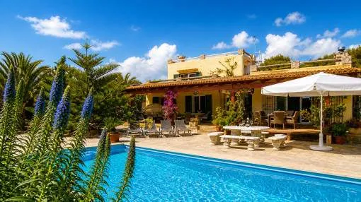 Mediterranean finca-style house with ETV license for 10 people, sea views and pool in top location of Cap des Moro