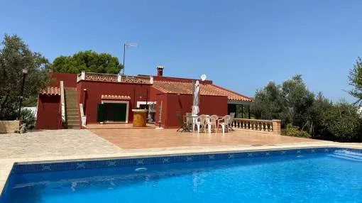 Villa con gran piscina cerca de Port Adriano