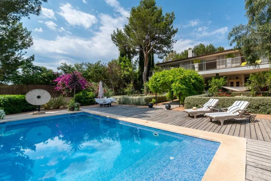 Amplia villa con fantástico jardín y a poca distancia de la Cala del Mago en Sol de Mallorca