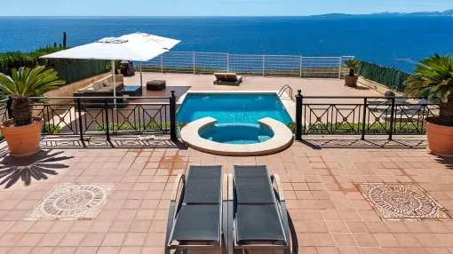 Espectacular villa en primera línea con vistas a la bahía de Palma