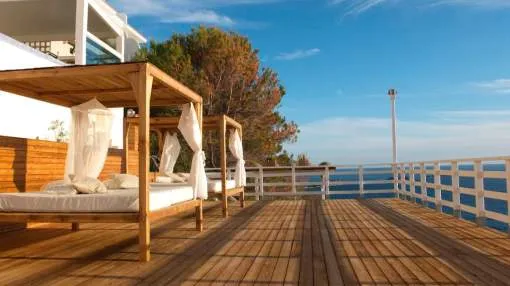 Una villa frente al mar con vistas espectaculares y situado cerca de Port Adriano