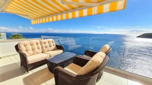 Atractivo apartamento en primera línea en Torrenova con vistas panorámicas al mar