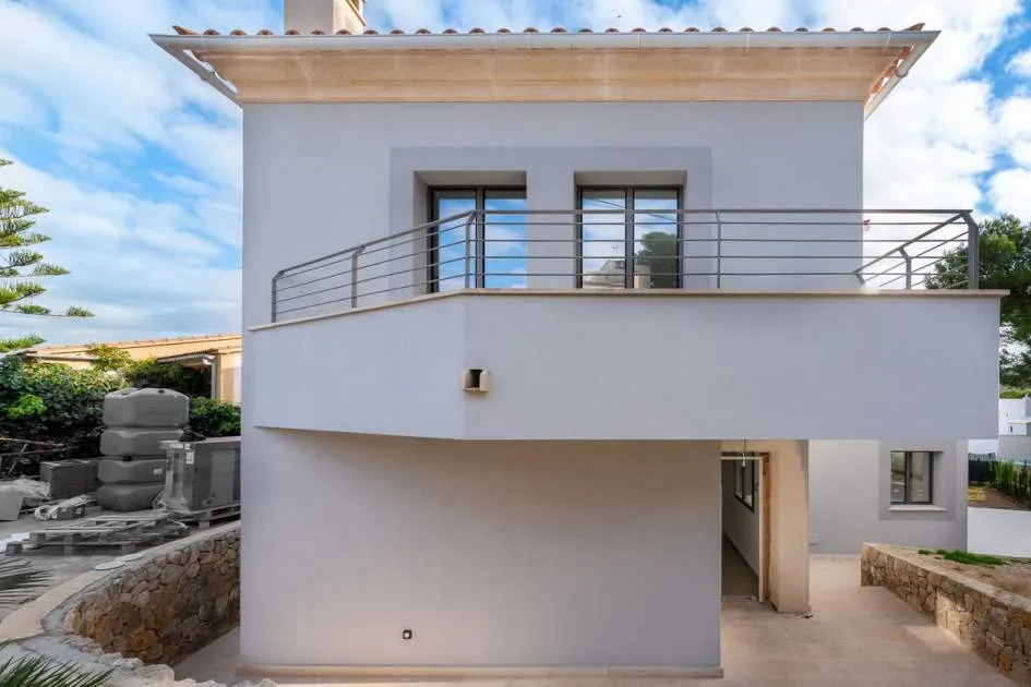 Villa modernizada con vistas panorámicas a la Bahía de Palma y a las montañas