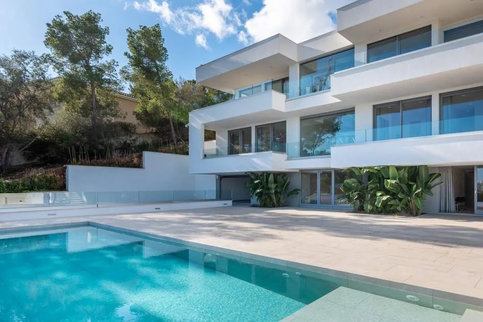 Villa de obra nueva con vistas al mar en Palmanova
