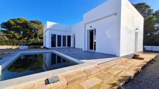 Casa de obra nueva con piscina en Cala Pi