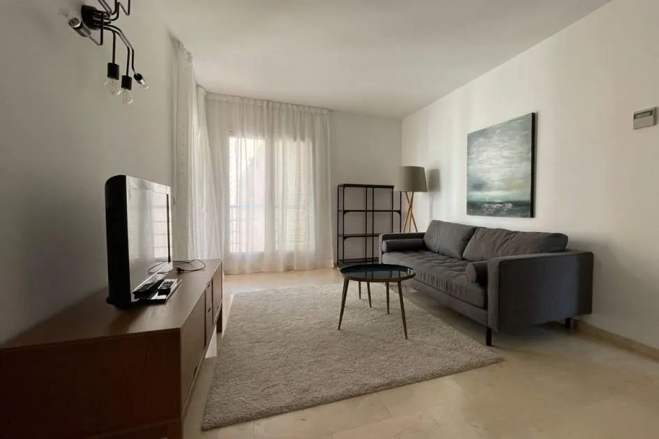 Apartamento renovado con muebles modernos a poca distancia del puerto de Palma