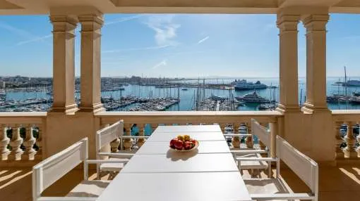 Bonito apartamento con espectaculares vistas a la bahía de Palma y el mar