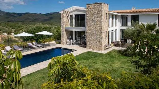 Villa de diseño en Es Capdellà con fantástica vista panorámica al Galatzó