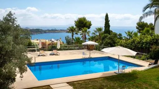 Excepcional Villa con vistas al mar y pista de tenis privada en Cas Catala