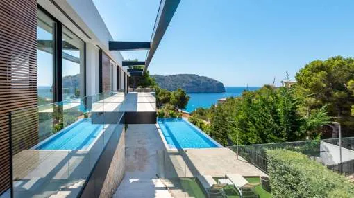 Moderna villa con vistas al mar a poca distancia de la playa de Camp de Mar!