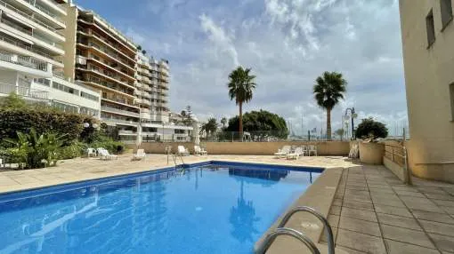 Ático amueblado de 3 dormitorios se encuentra en el Paseo Marítimo de Palma.