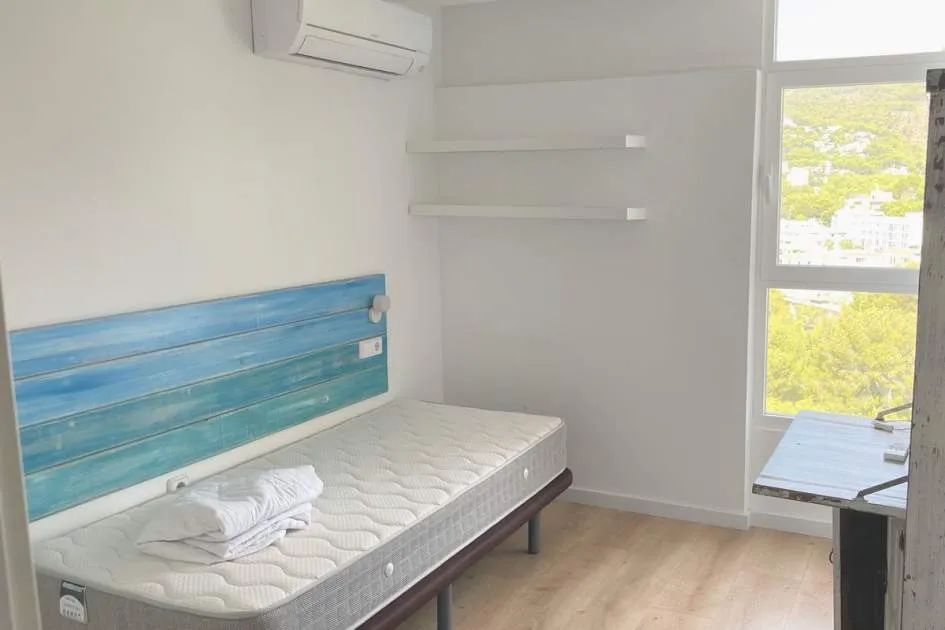 Encantador piso de 2 dormitorios con vistas al mar en Paguera.