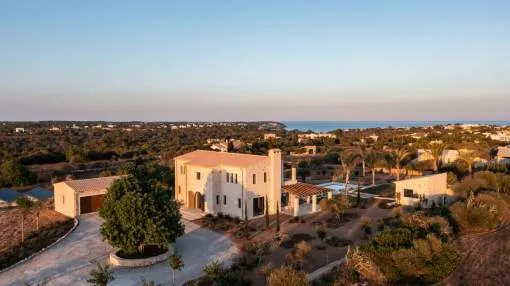 Finca de nueva construcción con vistas al mar en Cala llombards