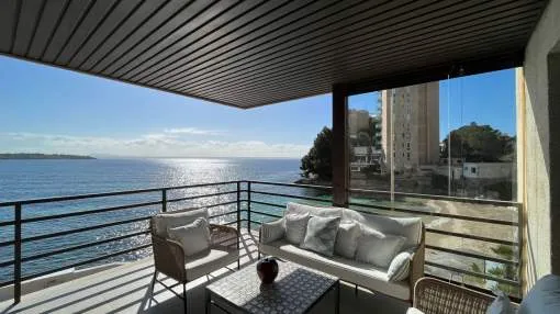 Impresionante apartamento en primera línea de mar con acceso directo a la playa en Cas Catala
