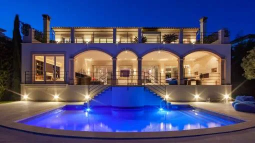 Villa de estilo mediterráneo contemporáneo con impresionantes vistas al mar
