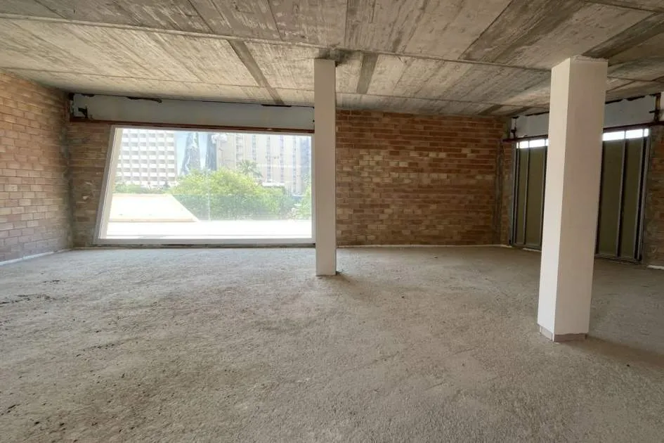 Locales comerciales en primera planta ideal para servicios.