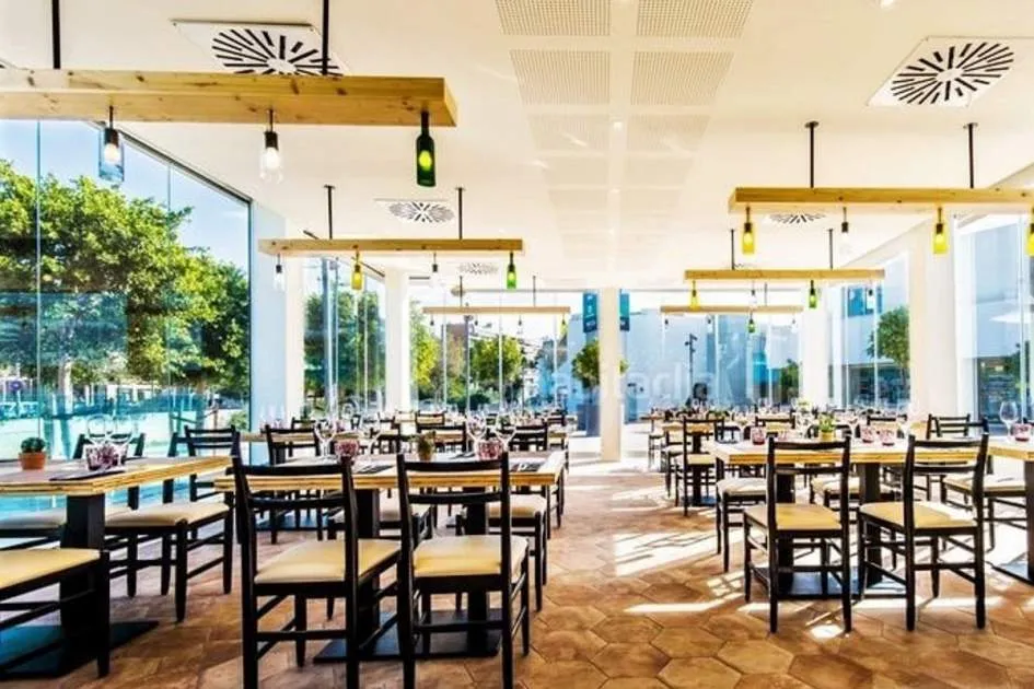 Restaurante nuevo en alquiler en centro comercial de Calvià para 200 comensales