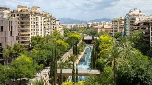 Amplio apartamento con mucho potencial ubicado en el Paseo Mallorca.