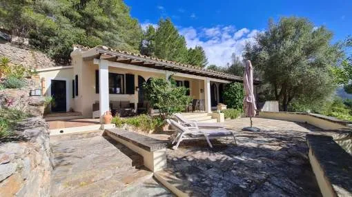 Una casita de campo encantadora y muy privada con piscina y a poca distancia del centro del pueblo de Es Capdella