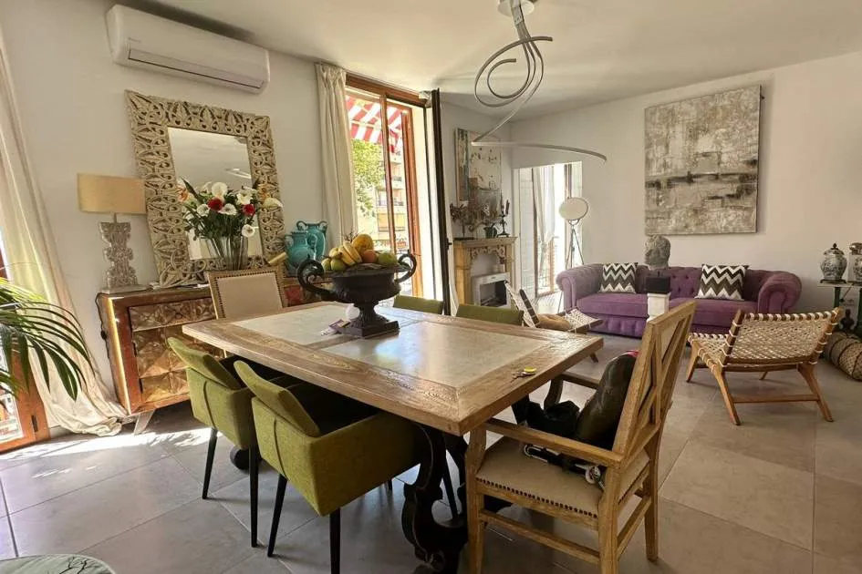 Piso con encanto y amplios espacios exteriores en el centro de Palma