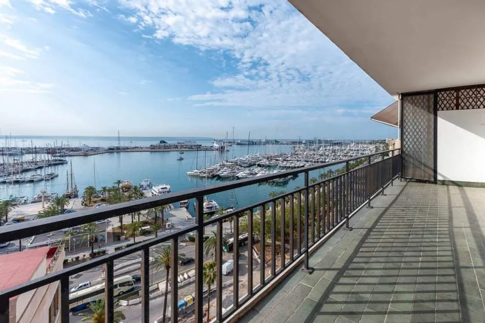 Magnífico piso a reformar en el Paseo Marítimo de Palma
