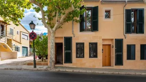 Casa adosada de nueva construcción en el centro del pueblo de Calvià