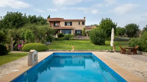 Maravillosa villa con piscina y vistas panorámicas en Moscari
