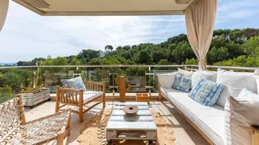 Apartamento de alta calidad situado en una de las mejores urbanizaciones de Cas Catala con vistas parciales al mar