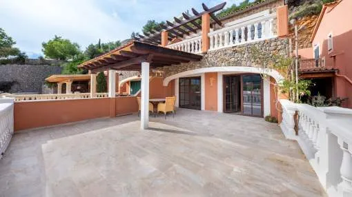 Casa adosada con preciosas vistas en un cuidado complejo residencial con piscina comunitaria en Puerto de Sóller
