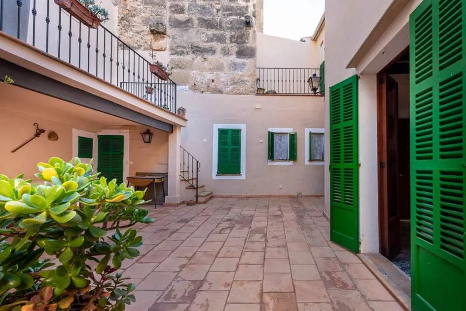 Casal típico mallorquín con muchas posibilidades Casal típico mallorquín con muchas posibilidades
