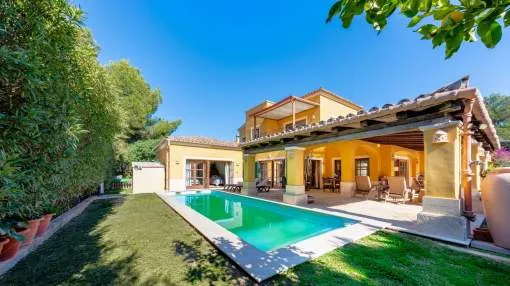 Villa mediterránea con piscina en Santa Ponça
