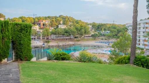 Apartamento con piscina y acceso directo al mar en Cala Vinyes