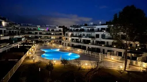 Nuevo apartamento de lujo, a poca distancia de la playa de Santa Ponsa con vistas despejadas a la piscina