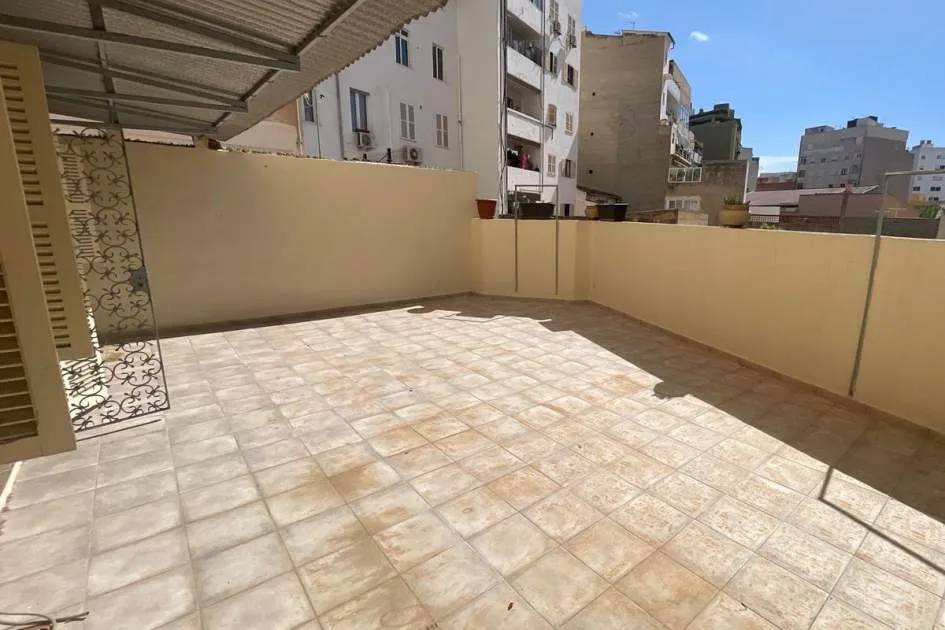 Amplio piso con alto potencial de alquiler en Pere Garau en venta