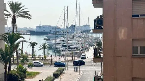 Luminoso apartamento con vistas al mar y al puerto – Vida ideal junto al mar en Palma