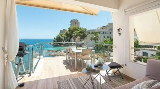 Exclusivo Ático en Primera Línea en Cas Català – Vivienda Familiar de 4 Dormitorios con Acceso Directo al Mar