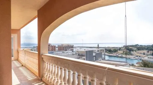 Ubicación inmejorable en Palma: amplio piso con piscina y vistas, muy cerca del Club de Mar Ubicación inmejorable en Palma: amplio piso con piscina y vistas, muy cerca del Club de Mar