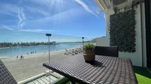 Apartamento con licencia vacacional en primera línea del Puerto de Alcúdia