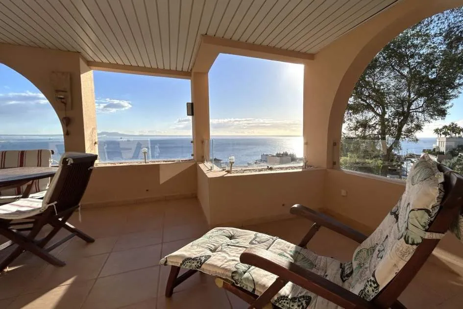 Apartamento de 2 dos dormitorios con espectaculares vistas al mar en Illetas. Apartamento de 2 dos dormitorios con espectaculares vistas al mar en Illetas.