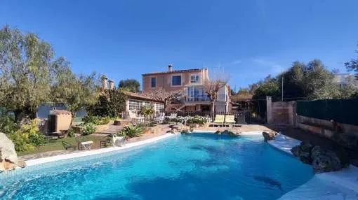 Encantadora propiedad situada a las afueras del pueblo de Portól con vistas al campo